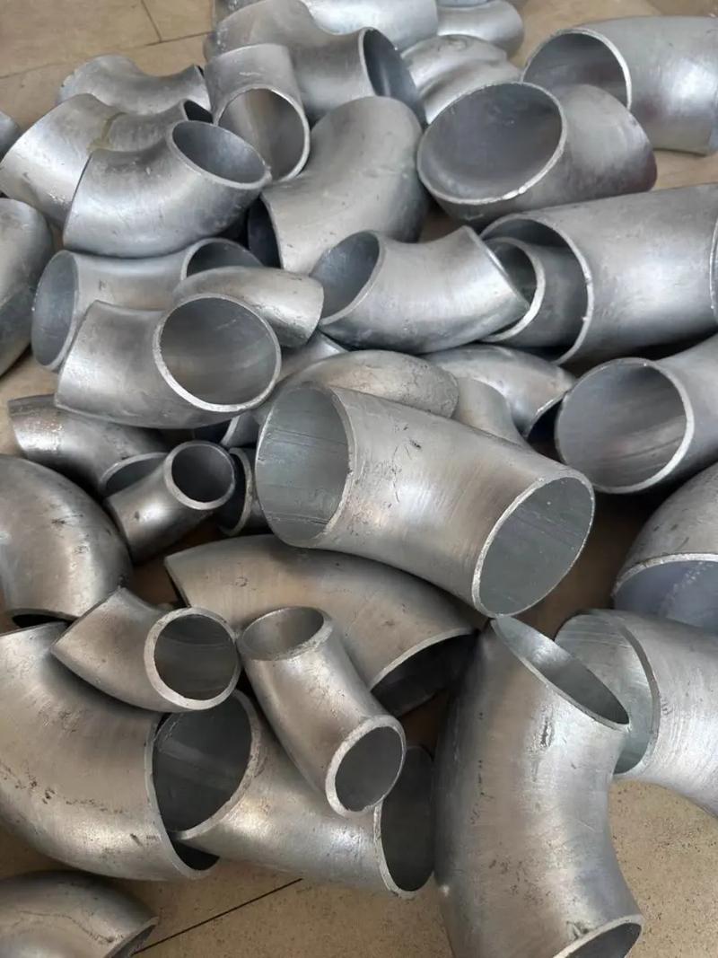 鍍鋅管焊接彎頭護(hù)欄的優(yōu)勢與應(yīng)用